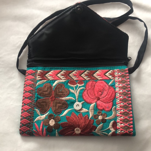 NWOT embroidered bag - Picture 3 of 5